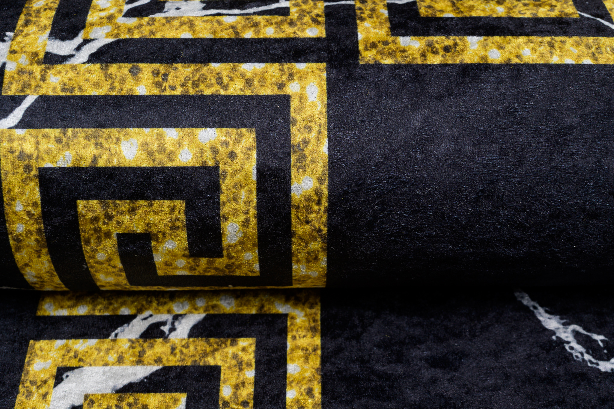 Alfombra Toscana con Flecos Negro Marco Dorado