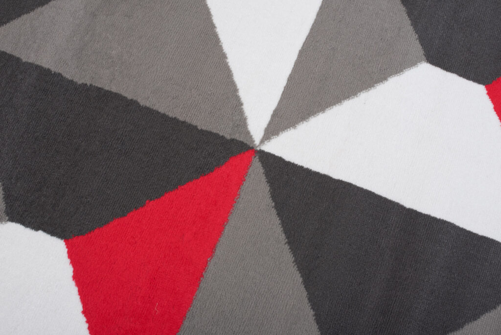Alfombra Maya Gris Rojo Trapecios Cuadrados