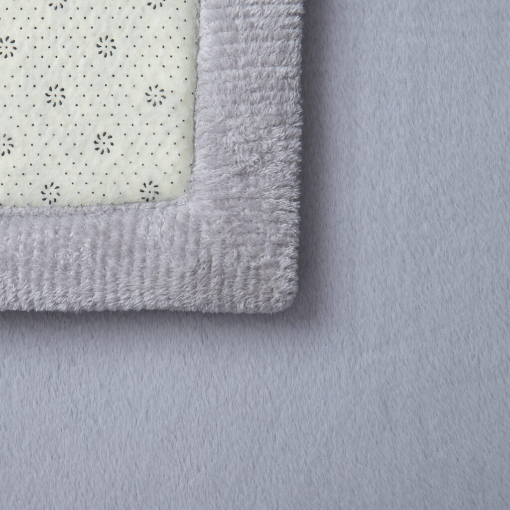 Alfombra Infantil Fluffin Cuadrada Gris Claro