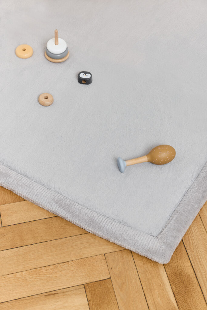 Alfombra Infantil Fluffin Cuadrada Gris Claro