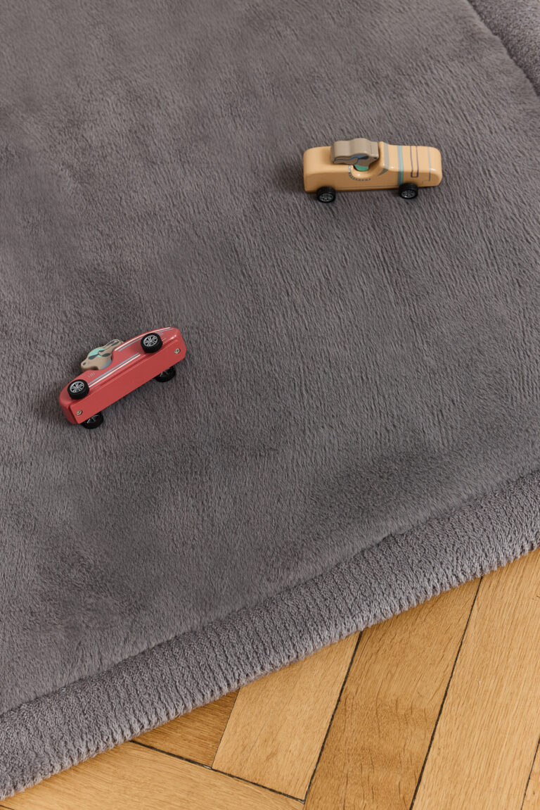 Alfombra Infantil Fluffin Cuadrada Gris Oscuro