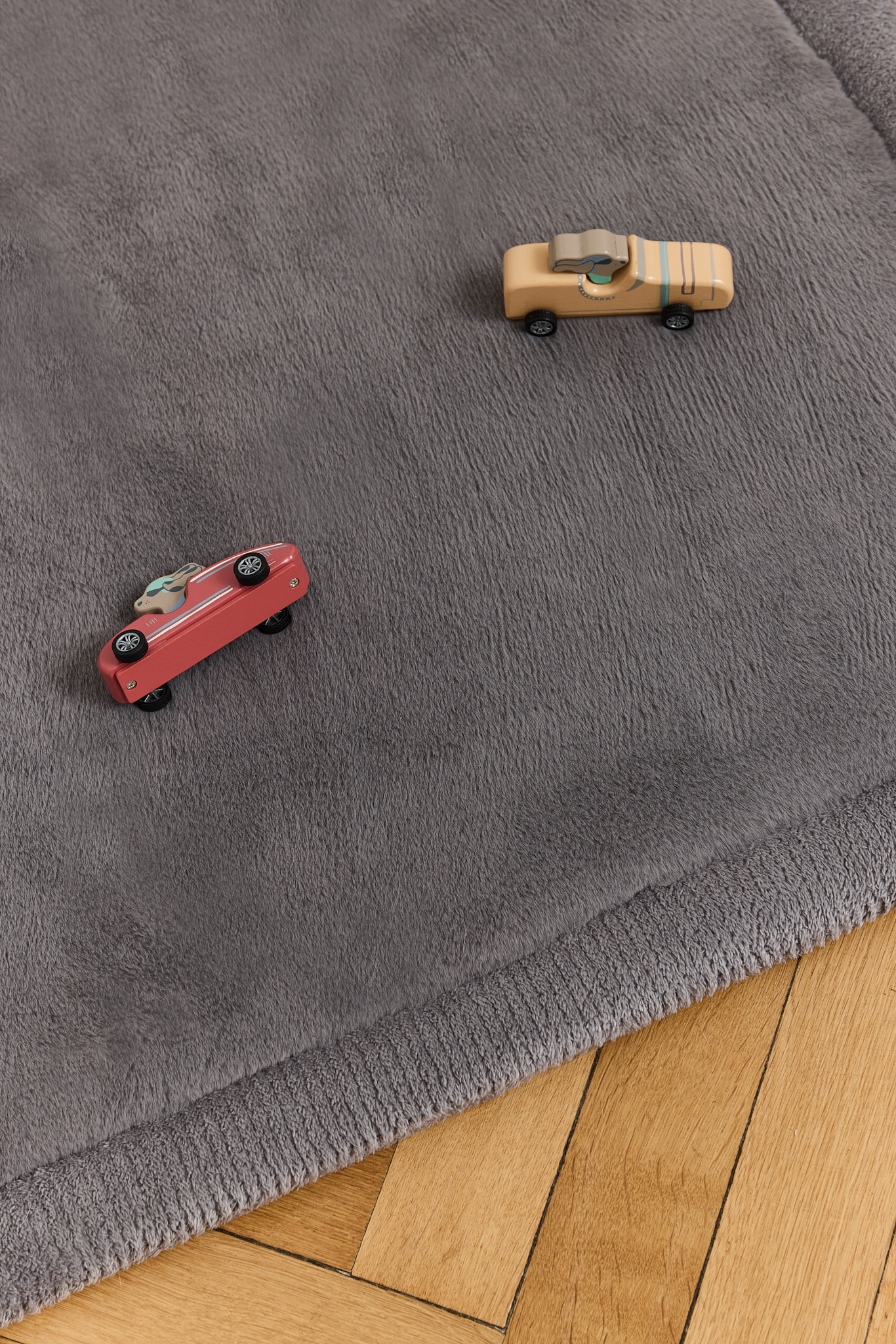 Alfombra Infantil Fluffin Cuadrada Gris Oscuro