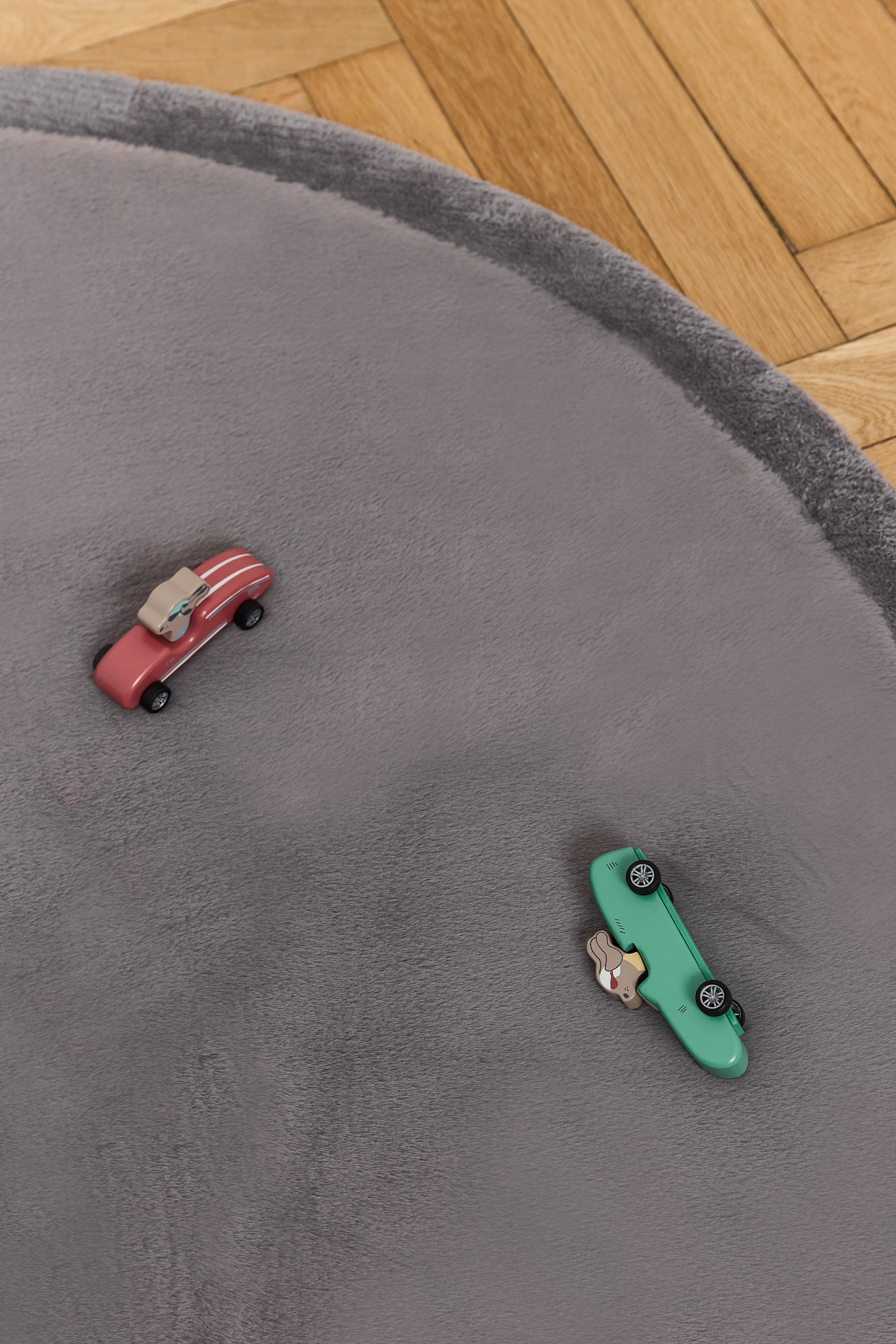 Alfombra Infantil Fluffin Redonda Gris Oscuro