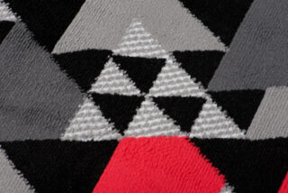 Alfombra de Pasillo Maya Gris Rojo Geométrico Triángulos
